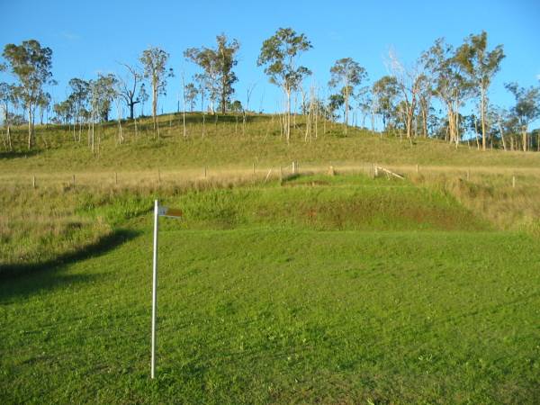<a href=Chinese.html>Monument to Chinese Shepherds and Aborigines</a>  | near Sacred Heart Catholic Church, Christmas Creek, Beaudesert Shire  | 