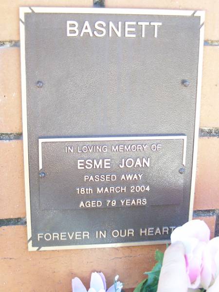 Esme Joan BASNETT,  | died 18 March 2004 aged 79 years;  | Fernvale General Cemetery, Esk Shire  | 