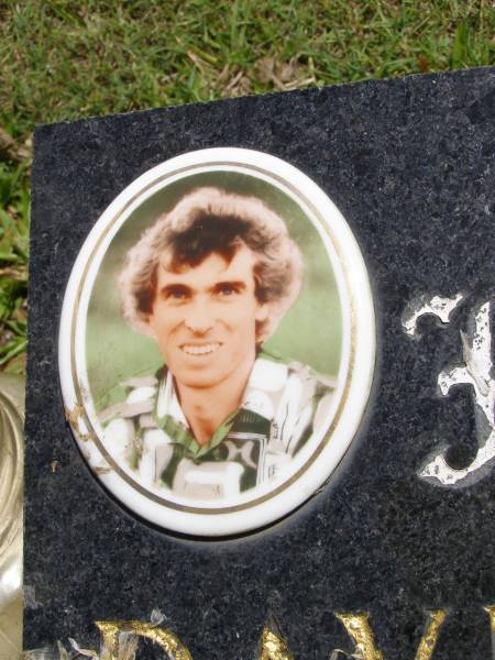 David Allan (Dave) WHEELER,  | 10-6-1965 - 10-6-1996,  | husband and father of Coralie, Ellen & Thomas,  | son & brother of Kevin, Glenda, Sandra, Garry & Desley,  | married 26-11-1988;  | Kandanga Cemetery, Cooloola Shire  | 