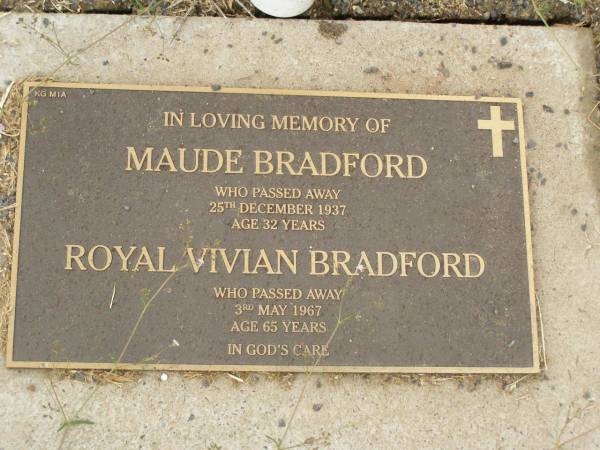 Maude BRADFORD,  | died 25 Dec 1937 aged 32 years;  | Royal Vivian BRADFORD,  | died 3 May 1967 aged 65 years;  | Killarney cemetery, Warwick Shire  | 