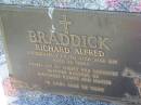 
Richard Alfred BRADDICK
accidentally killed 22 Jun 1977, aged 26
(son of Robert and Margaret, brother of Margaret, Robert, Martin)
Lowood General Cemetery

