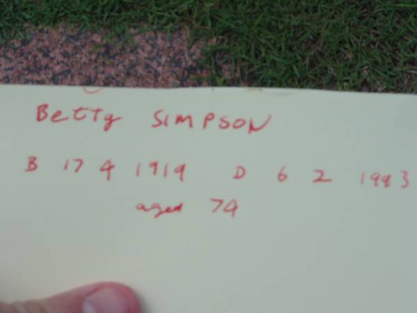 Betty SIMPSON,  | born 17-4-1919 died 6-2-1993 aged 74 years;  | Maclean cemetery, Beaudesert Shire  | 
