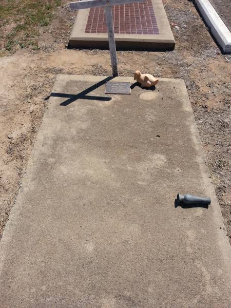 Desmond CAHILL  | b: 20-Aug-1933  | d: 16-Jul-1994  |   | Meandarra cemetery  | Copyright Dr Matt Barton  | 