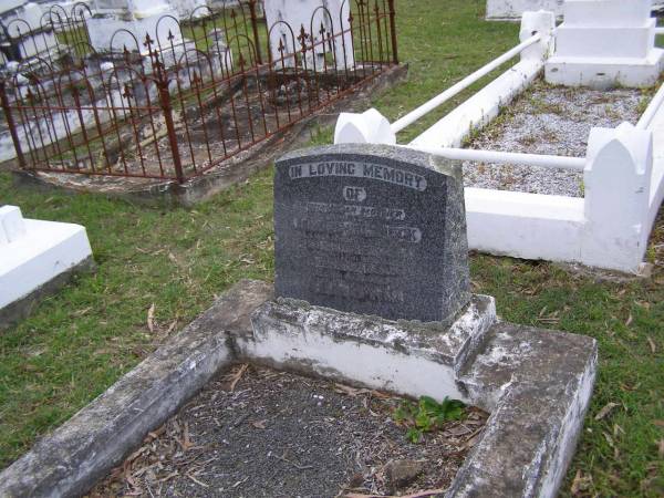 Wilhelmine RIECK, mother,  | died 25 Sept 1933 aged 72 years;  | Minden Baptist, Esk Shire  | 