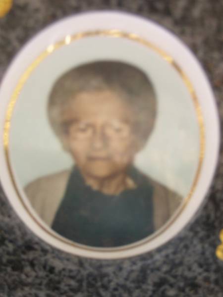 Walter SCHIMKE, father grandfather,  | died 15 Nov 1999 aged 88 years;  | Alma SCHIMKE, wife mother,  | died 27 April 1987 aged 77 years;  | Minden Baptist, Esk Shire  | 