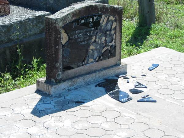 Gordon EASTELL,  | husband father,  | died 31 July 1964  | aged 40 years;  | Mt Beppo General Cemetery, Esk Shire  | 