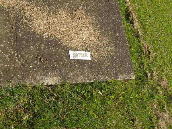 Kathleen Ellen GWYNNE,  | daughter,  | died 5 Nov 1940 aged 20 years;  | Lillian Agatha GWYNNE,  | died 21 May 1913 aged 6 1/2 years;  | father;  | mother;  | Murwillumbah Catholic Cemetery, New South Wales  | 