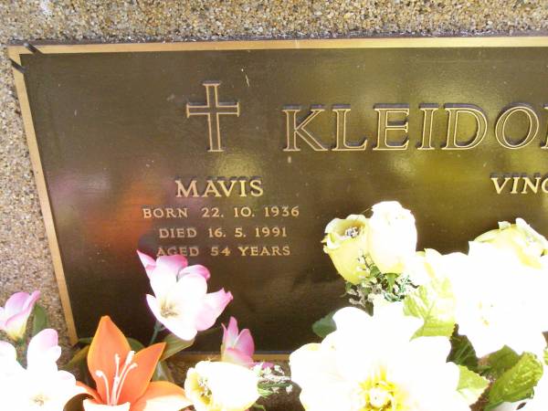 Mavis KLEIDON,  | born 22-10-1963 died 16-5-1991 aged 54 years;  | Vincent Clarence KLEIDON,  | born 13-3-1934 died 19-6-1991 aged 57 years;  | Ropeley Immanuel Lutheran cemetery, Gatton Shire  |