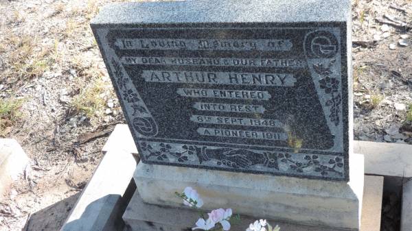 Arthur HENRY  | d: 8 Sep 1948  | a pioneer 1911  |   | The Gums Cemetery  | 